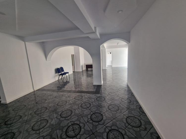 Se inchiriaza saptiu comercial pret 1500 euro negociabil. - 13