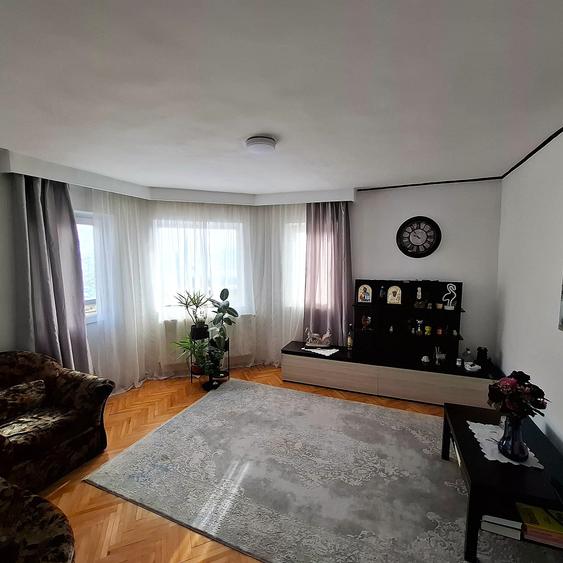 De vanzare apartament cu 4 camere , etaj 2 - 1