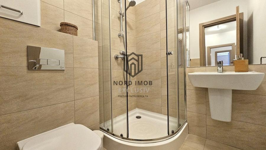 Apartament cu 4 camere semidecomandat, mobilat în Băneasa