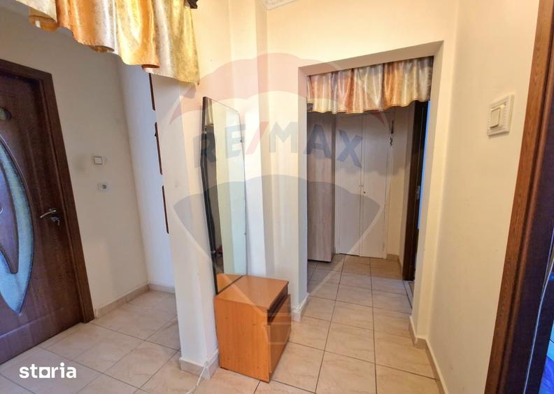 Apartament cu 3 camere decomandat în Republicii