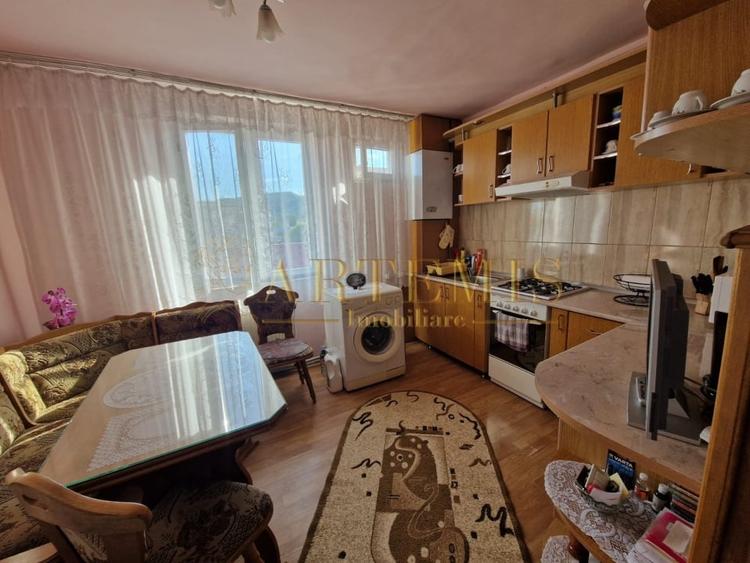 Apartament de 3 camere, decomandat, 66 mp., zona Sens - 1