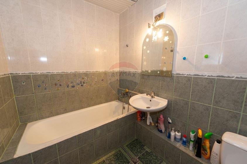 Apartament decomandat cu 2 camere de vanzare in zona Titan Salajan - 19