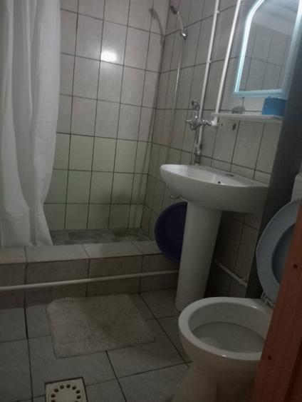 Inchiriez garsoniera 750 Ron, zona Prundu, Pitesti la curte ,un baia - 1