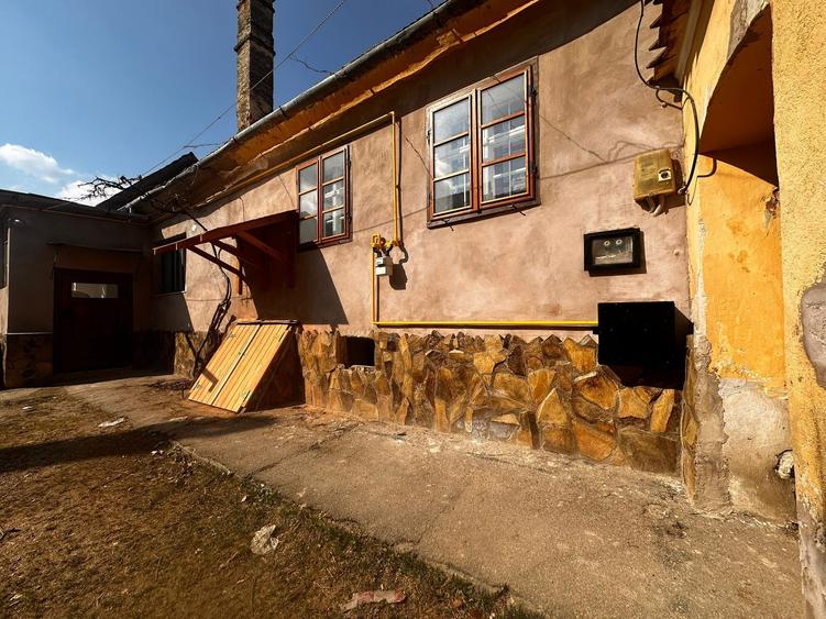 Inchiriez Casa-Vila in Jud. Brasov, Loc Cristian Muncitori ! - 2