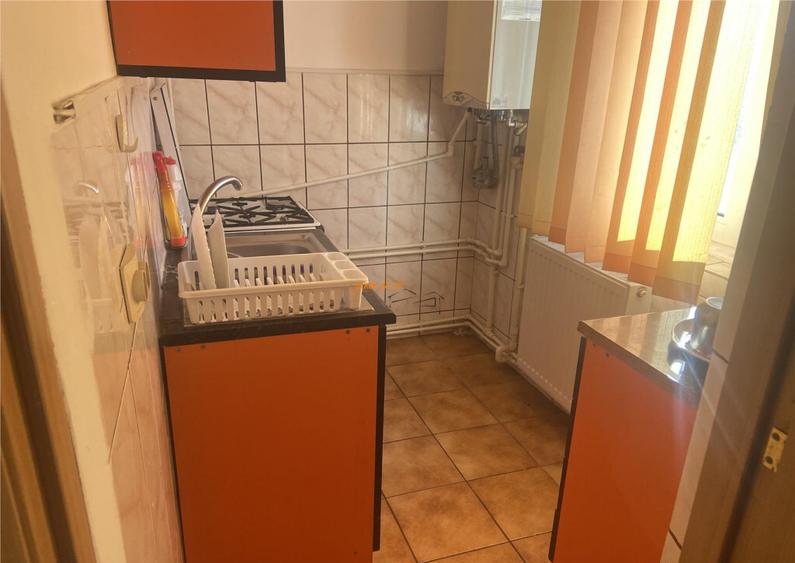 Garsoniera , zona B-dul Independentei , et 2 , 32 mp , decom - 3