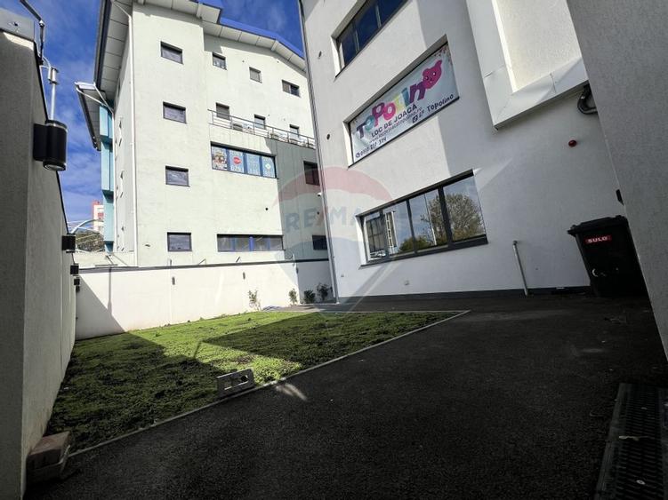 Spatiu comercial modern de inchiriat / 2 locuri de parcare - 14