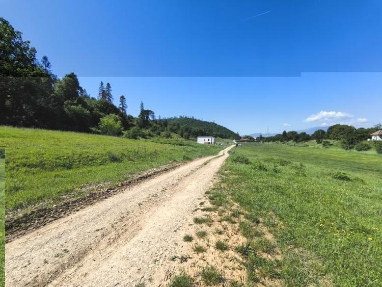 Teren intravilan deosebit - Cristian. - 2