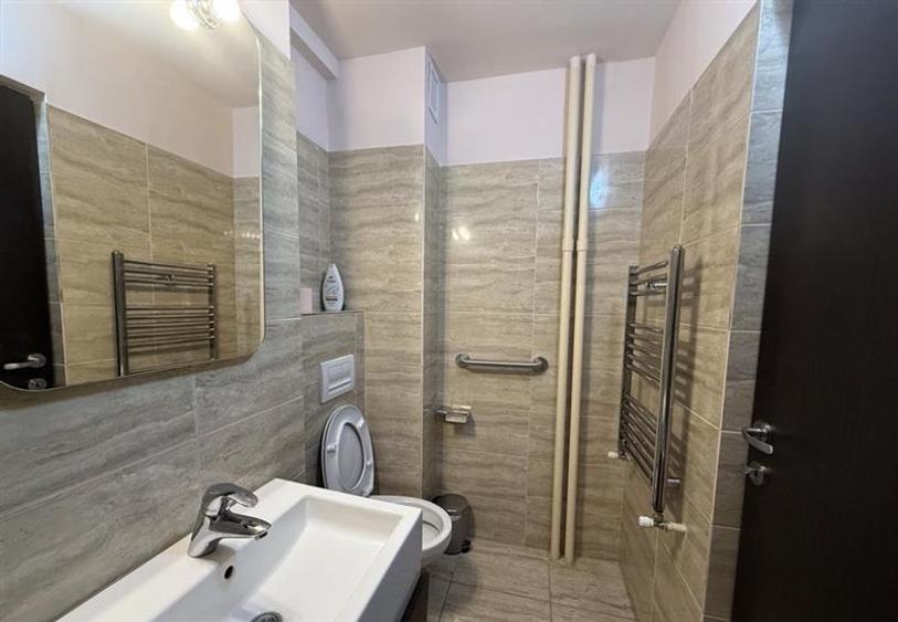 Decomandat la etaj 1, recent renovat zona Favorit - 5