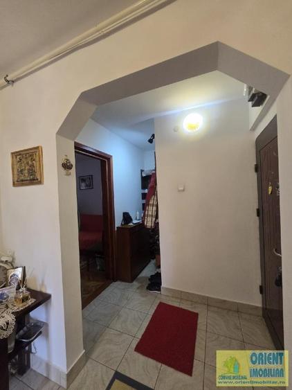 Tomis Nord, Rovere, de vanzare 3 camere, decomandat, gaze - 3