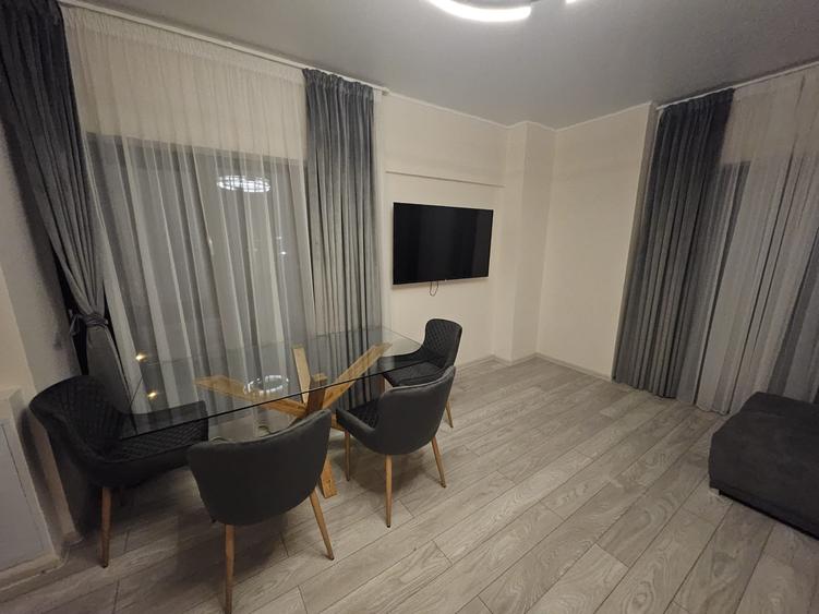 Apartament cu 3 camere decomandat în Faleză