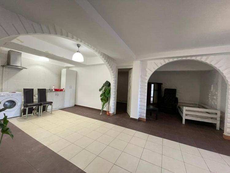 Casa 9 camere , 7 Dormitoare , 8 Bai / 400 mp utili / 350 mp Curte /Comision 0% - 10