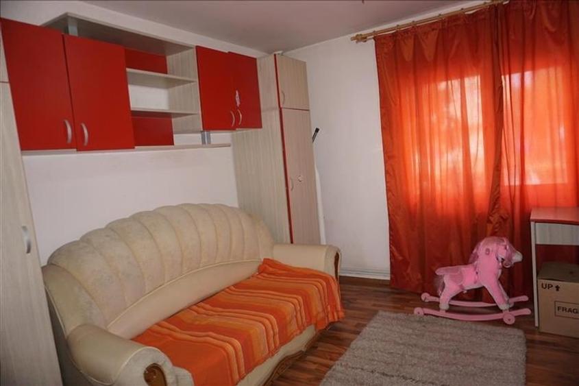 Apartament cu 4 camere si CT in 1 Mai - 6