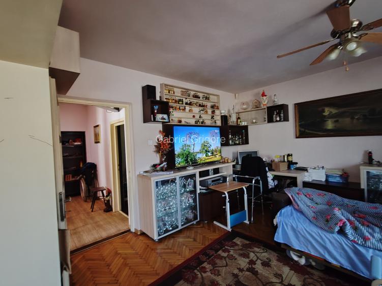 Casa 4 camere la intrare SACELE