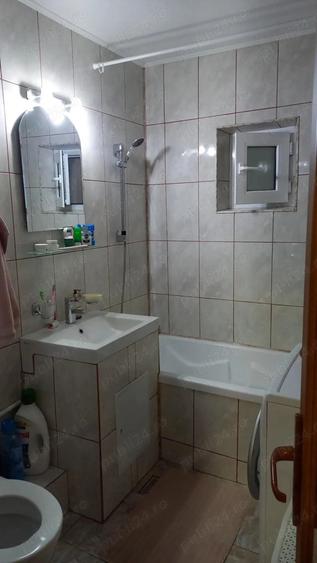 prprietar vand apartament 2 camere decomandate in spatele liceului auto - 1