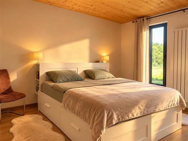 Casă individuală cu 3 camere cu Teren 2216 Mp în Exterior Est