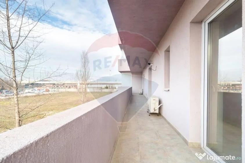 Apartament cu 3 camere de vanzare in zona Damaroaia - Pet... - 1