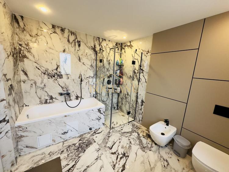 Casă individuală cu 7 camere cu Piscina în Chișoda