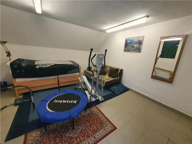 Oferta in Slimnic ! Casa saseasca pe un singur nivel, cu 2.021mp teren - 25