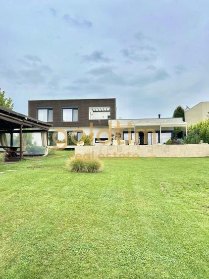 VILA SUPERBA/MOBILATA/UTILATA/PISCINA/CURTE 3000 MP/IESIRE LA LAC - 1