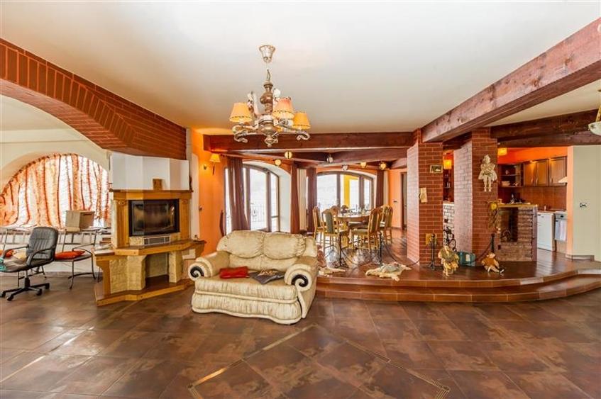 Film & Tur LIVE! Rafinament in cartier linistit, pe 30.000 mp teren paradis, fac - 2