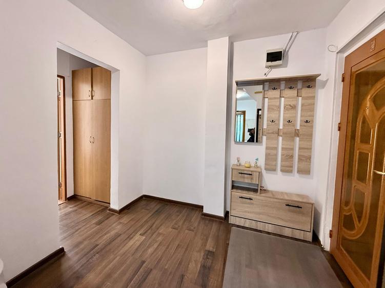 Apartament cu 2 camere decomandat, mobilat în Nicolina
