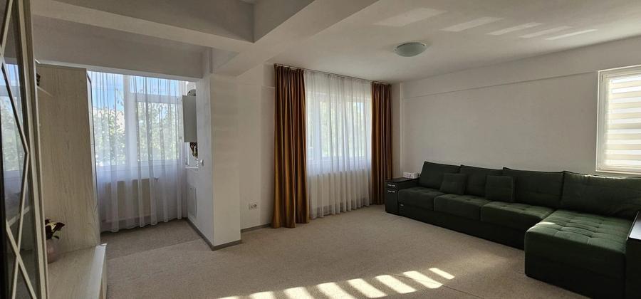 Apartament cu 3 camere decomandat, mobilat în Bucium
