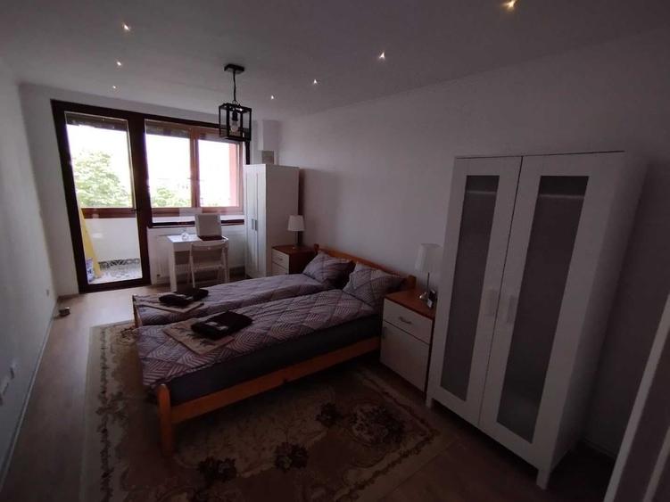 Apartament cu 3 camere semidecomandat în Central