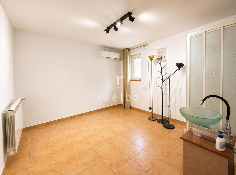 Duplex cu 12 camere cu Canalizare în Șoseaua Nordului