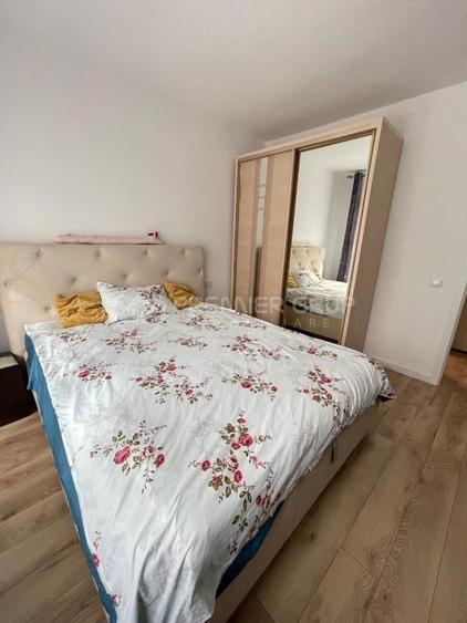 Apartament cu 3 camere în Podu Roș
