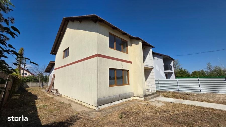 Casă cu 4 camere cu Teren 700 Mp în Garoafa