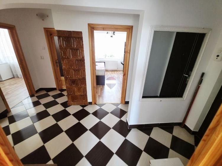 Apartament cu 3 camere decomandat, mobilat în Dărmănești