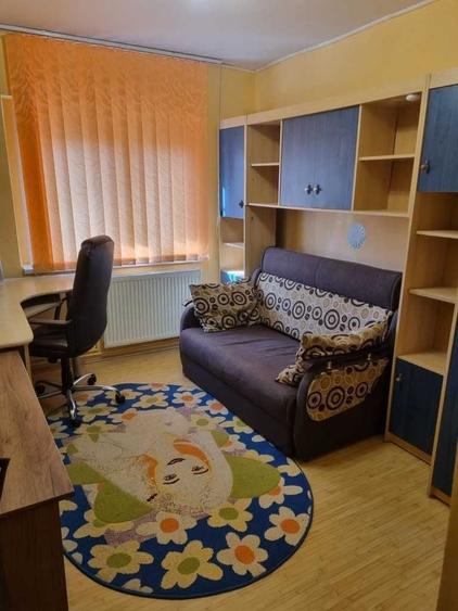 Apartament cu 3 camere decomandat în Alfa