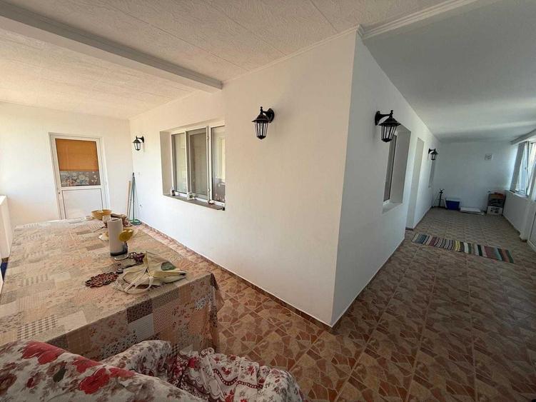 Casă cu 4 camere în Exterior Vest