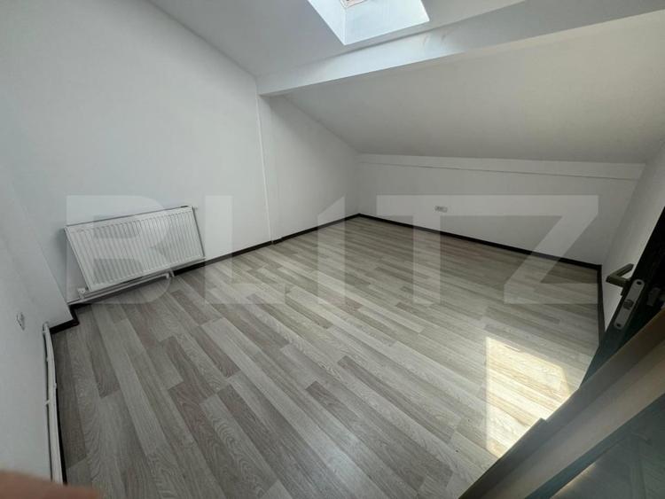 Apartament cu 4 camere decomandat în Burdujeni