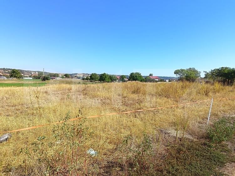 Teren agricol de 2300 mp, în Exterior Nord