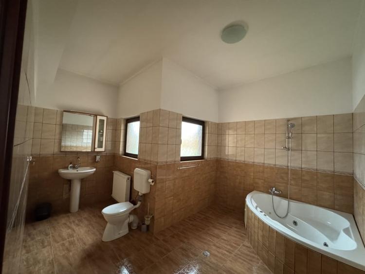 Casă individuală cu 4 camere cu Canalizare în Chiajna