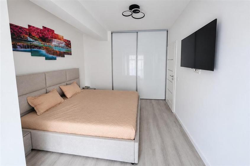 Apartament cu 3 camere semidecomandat, mobilat în Industrial Vest