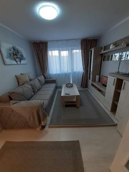 Apartament cu 2 camere semidecomandat în Exterior Vest