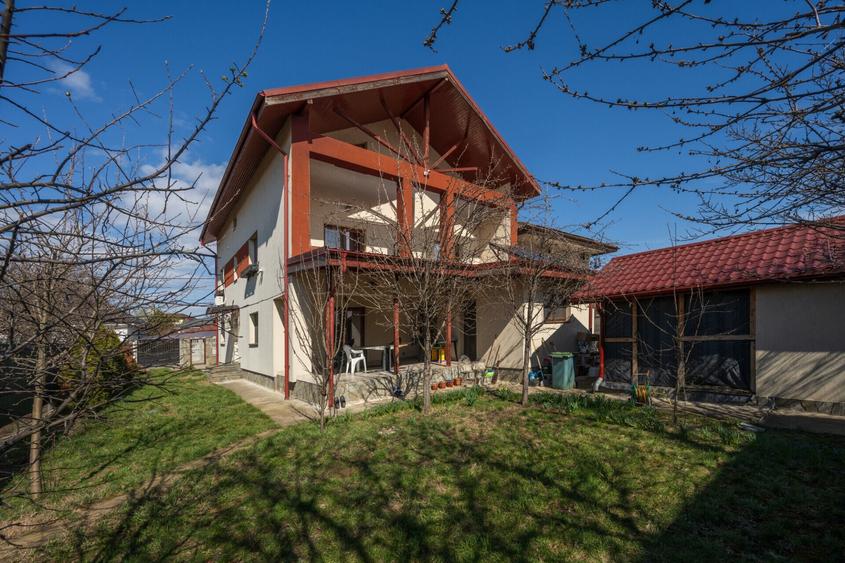 Casă individuală cu 8 camere cu Teren 515 Mp în Tunari