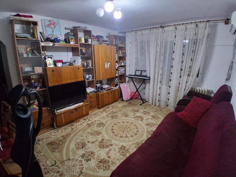 Apartament cu 3 camere semidecomandat, mobilat în Păcurari