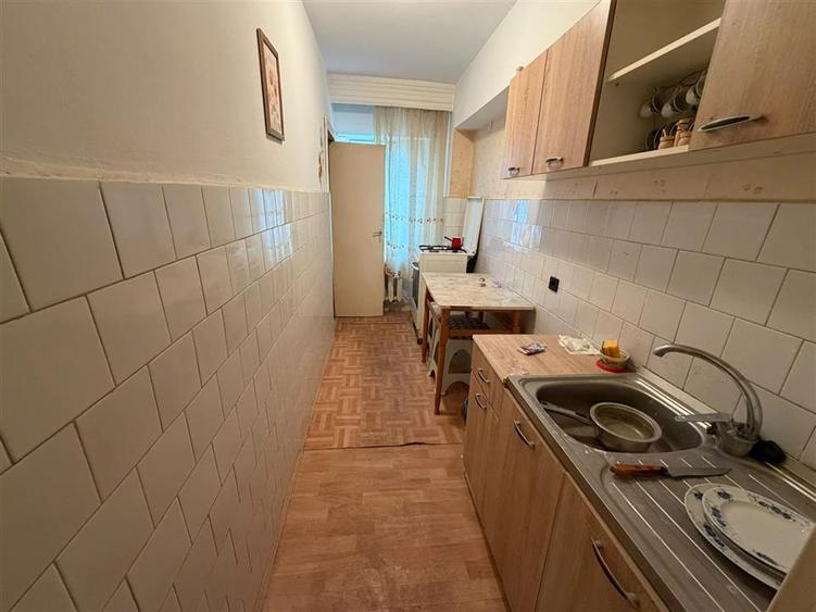 Garsonieră decomandată în Sud