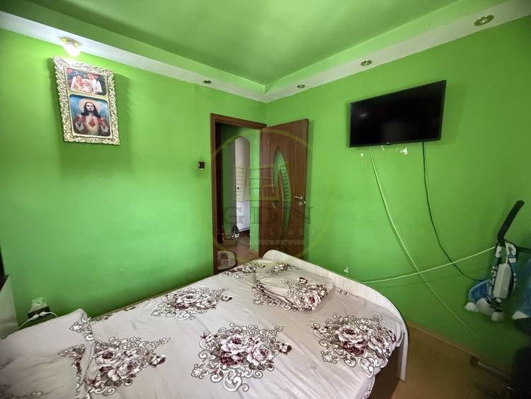 Apartament cu 3 camere semidecomandat, mobilat în Craiovița Nouă