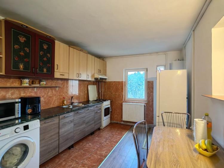 Apartament cu 4 camere decomandat, mobilat în Zorilor