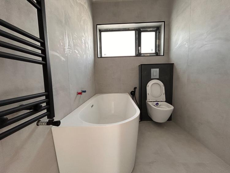 Duplex cu 5 camere cu Canalizare în Central