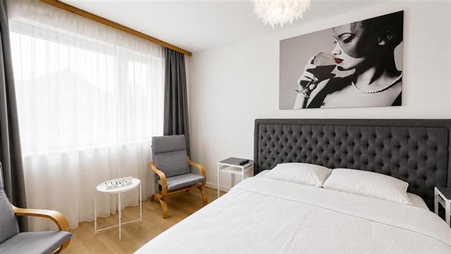 Apartament cu 2 camere decomandat în Tractorul