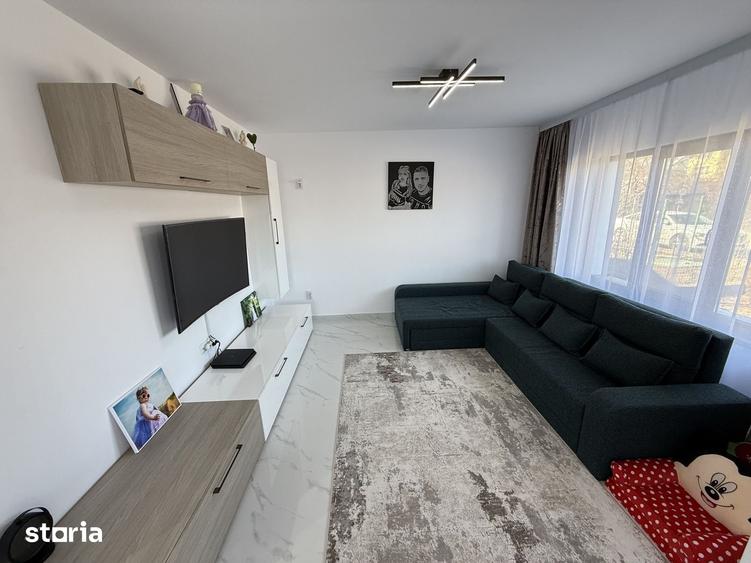 Casă cu 4 camere cu Teren 448 Mp în Bănești