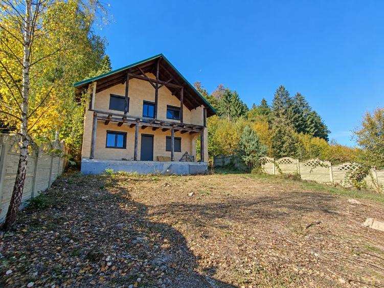 Casă individuală cu 5 camere cu Canalizare în Vulcan
