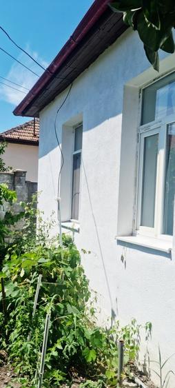 Casă cu 2 camere decomandat în Gruia