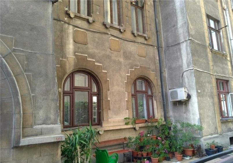 Casă cu 16 camere cu Garaj în Magheru