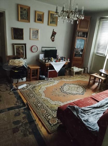Apartament cu 3 camere semidecomandat în Policlinica